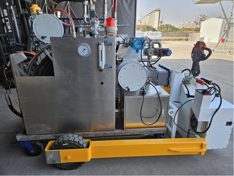 Aviation Refueling Vehicle
